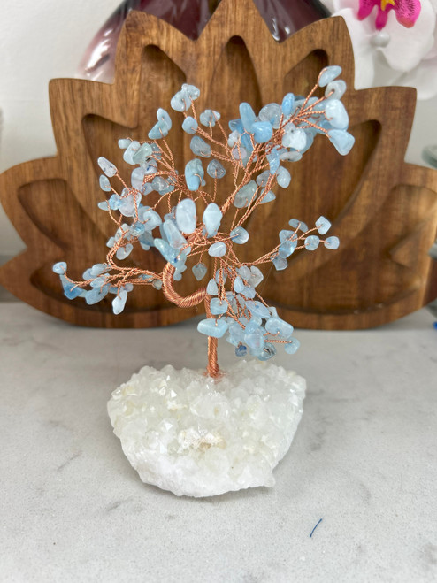 Tree Chip - Aquamarine on quartz bed