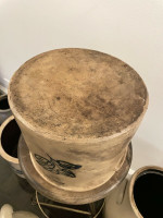 UTICA WHITES EARLY 19TH CENTURY DECORATED FLORAL 2 GALLON STONEWARE JUG