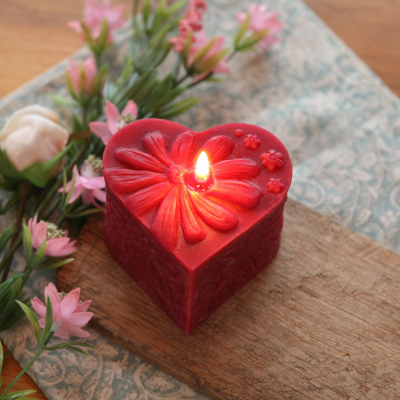 Beeswax Heart Pillar Candle - Thumbnail 3