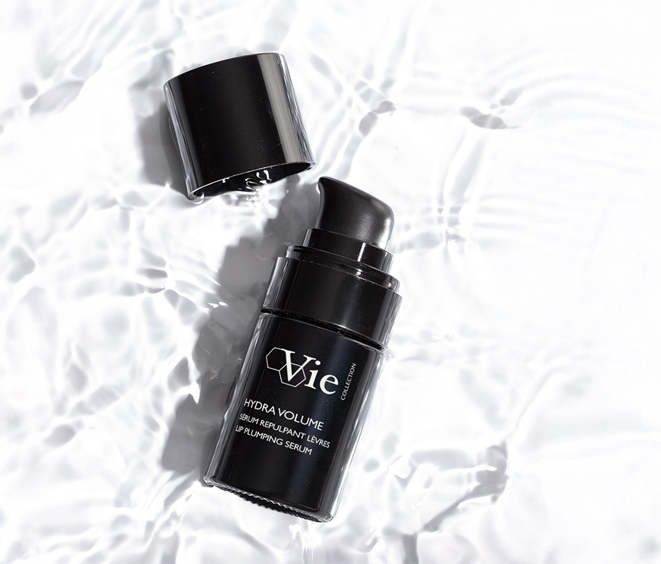 Achieve naturally plump, hydrated lips with Vie Collection's lip plumping serum.
