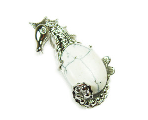 18x33mm White Howlite Sea Horse Pendant 18x33mm White Howlite Sea Horse Pendant