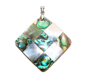 35x35mm Mosaic Abalone And Black Shell Diamond-Shaped Pendant 35x35mm Mosaic Abalone And Black Shell Diamond-Shaped Pendant