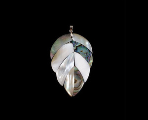 35x54mm Multi Shell Leaf Pendant 35x54mm Multi Shell Leaf Pendant