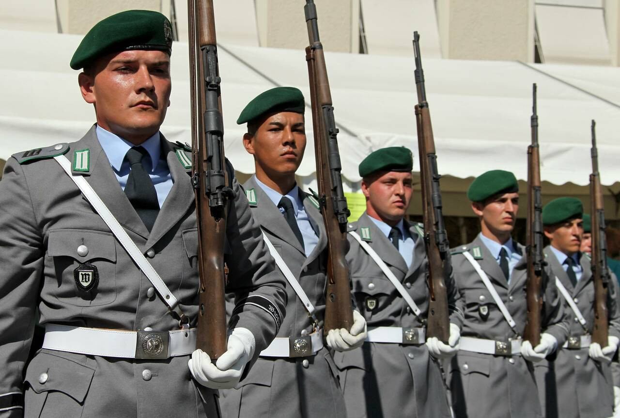 Bundeswehr Wachbatallion Obergefreiter Uniform Jacket: 35-Long, One Only