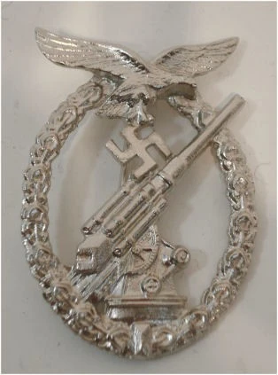 Luftwaffe Flak Badge  (FLAK-Kampfabzeichen) from Hessen Antique