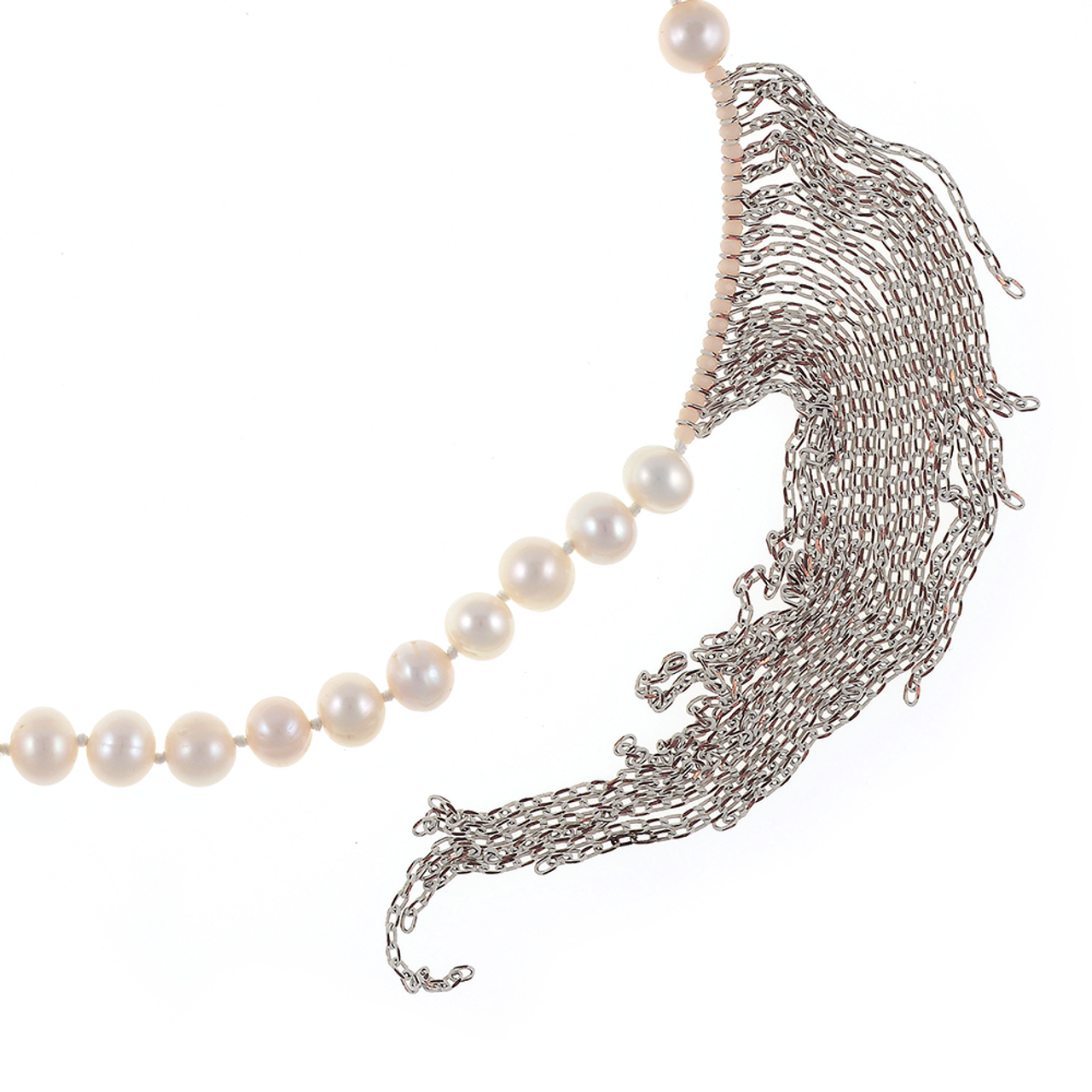 Bewitching Freshwater Pearl Necklace with fine Chain Accent