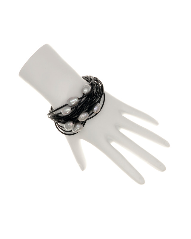 Gateway Arch - Pearl & Leather Bracelet. 16 black leather strands interspersed with 7 lustrous grey freshwater pearls 9-10mm
Fastens together with a super strong silver rare earth clasp 
Fits wrists up to 7.5” 
Demi-fine pearl bracelet Gateway Arch - Pearl & Leather Bracelet. 16 black leather strands interspersed with 7 lustrous grey freshwater pearls 9-10mm
Fastens together with a super strong silver rare earth clasp 
Fits wrists up to 7.5” 
Demi-fine pearl bracelet