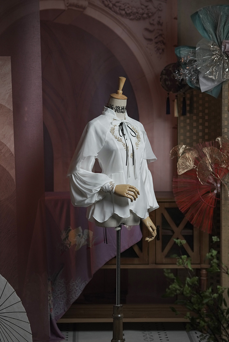 Tsukimi Sakuradori, Casual Fashion Slope Shoulder Bishop Sleeves