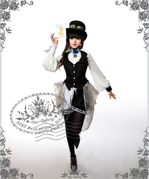 Model show
hat P00587, blouse TP00088N, choker from DR00112N, bloomers UN00017