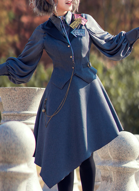 Model Show
(blouse: TP00172, petticoat: UN00027)