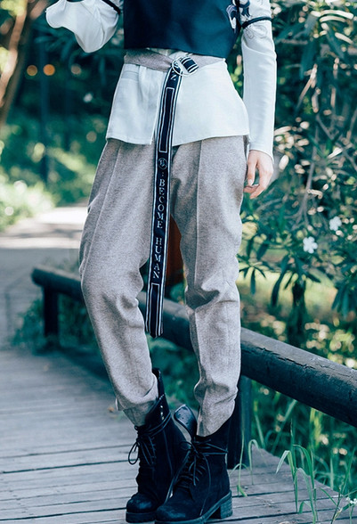 FENG SYSTEM PRINTED KHAKI PANTS aespa着用 FENG SYSTEM PRINTED KHAKI PANTS aespa着用 - メルカリ