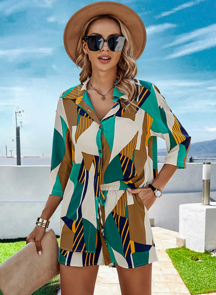 Shorts sets for women with shapes pattern and colors 