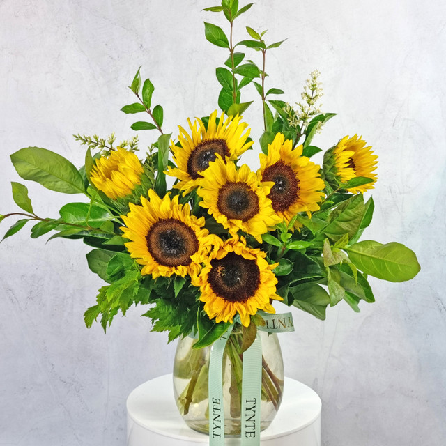Sunlit Tuscany Vase - 7 Stems