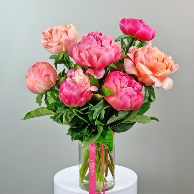Coral Opulence - 7 Stem Vase