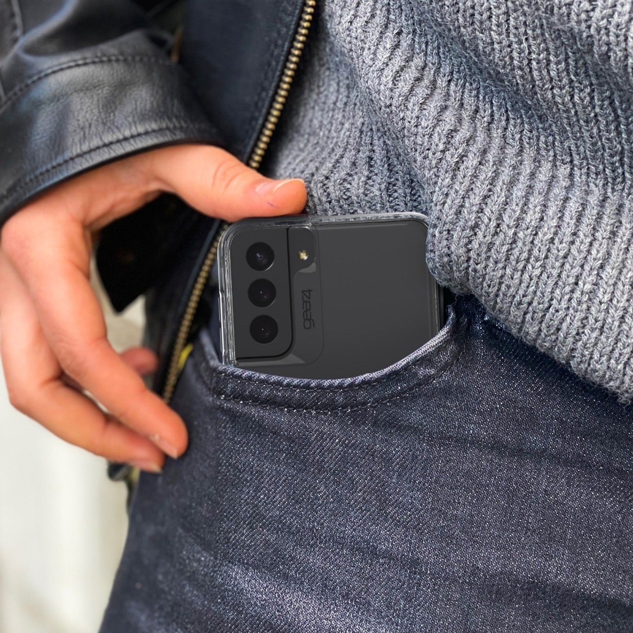 Slim Design||The slim, lightweight design of the Piccadilly fits easily in your pocket and comfortably in your hand.