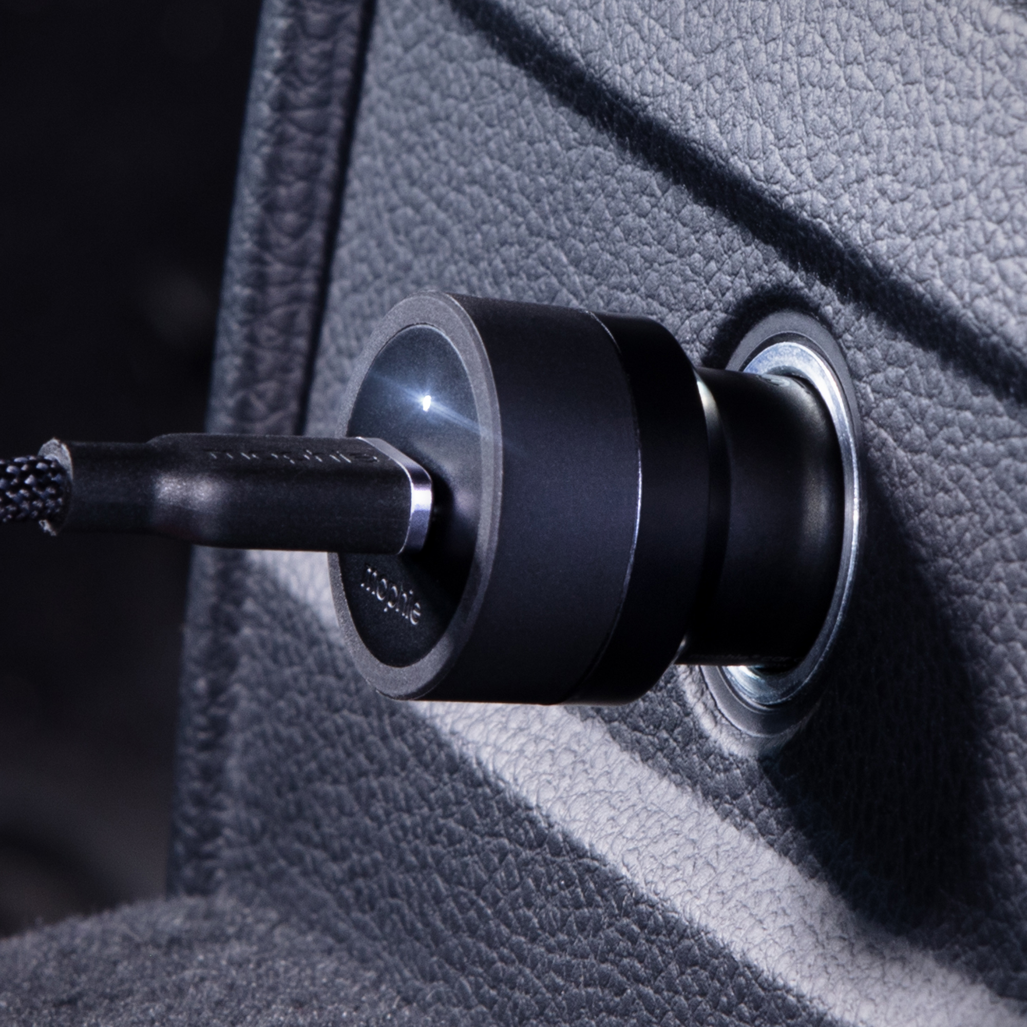 Universal Vehicle Compatibility||
The 30W USB-C car charger plugs into any vehicle’s auxiliary port.