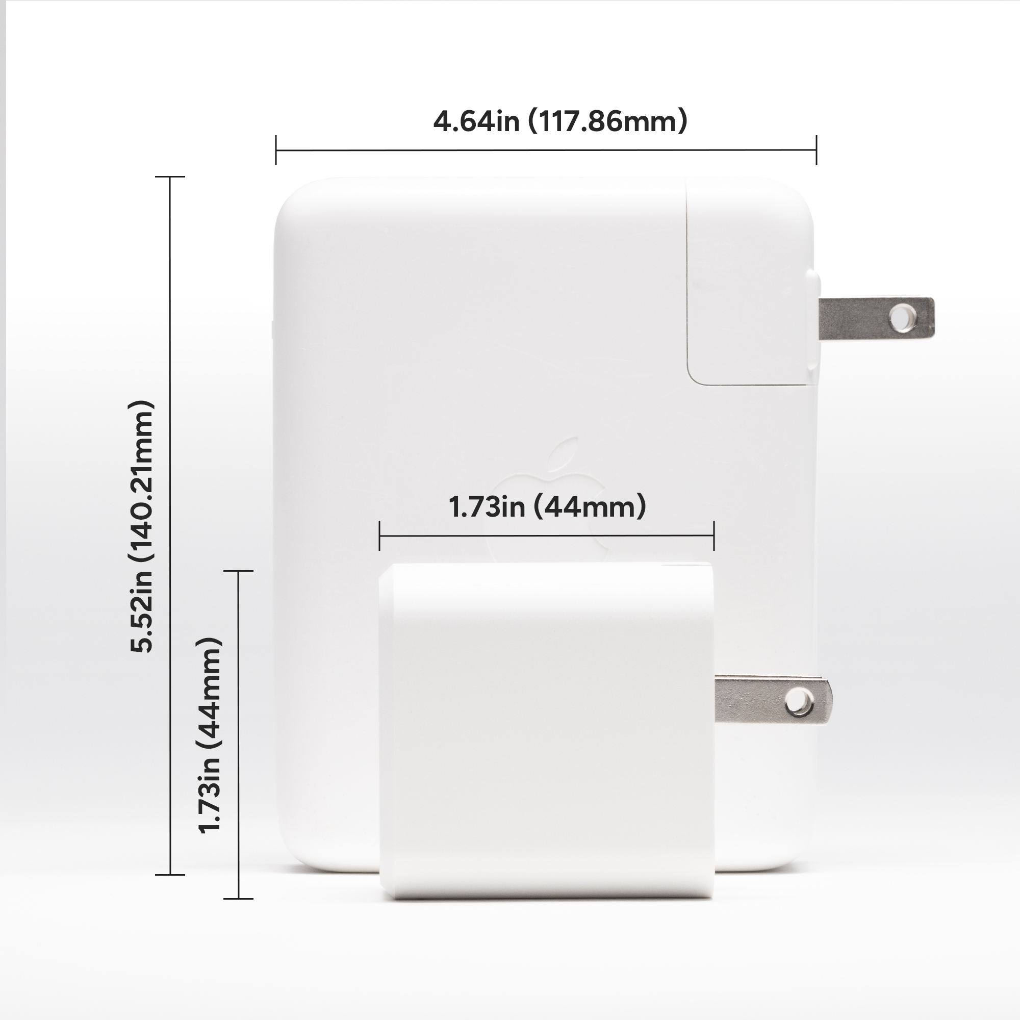 Small, Compact Design||
The speedport 30 is significantly smaller than typical, non-GaN chargers.