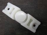 PLUG PLASTIC SADDLE 0084291