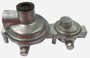 Integral 2 Stage High-Capacity Lpg Regulator 290MJ 1/4" FNPT x 3/8" FNPT. LCE-
