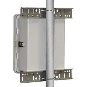 L-COM Enclosure Pole Mounting Kit Pole Dimensions 1-1/4 to 2 inches. Kit includes: 2 mounting rails & 2 U-Bolts and hardware.