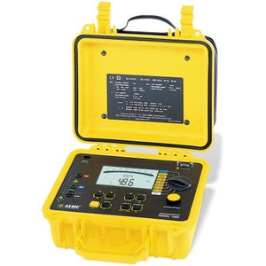 FLUKE GEO Earth Ground Tester Kit. Includes User's Manual, Batteries, Reference Guide, USB Cable, 2 Clamps, Carrying Case, 4 Stakes, 3 Cable Reels.