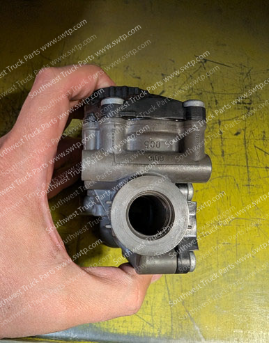 Bendix K079670 M-40QR Remanufactured ABS Modulator Valve 12V