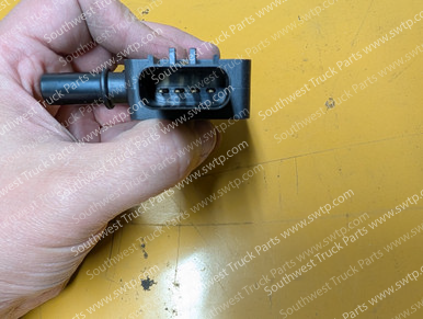 Redline Emissions 22050 Exhaust Pressure Sensor for DAF/Cummins – Replaces 2124494 and 4383998