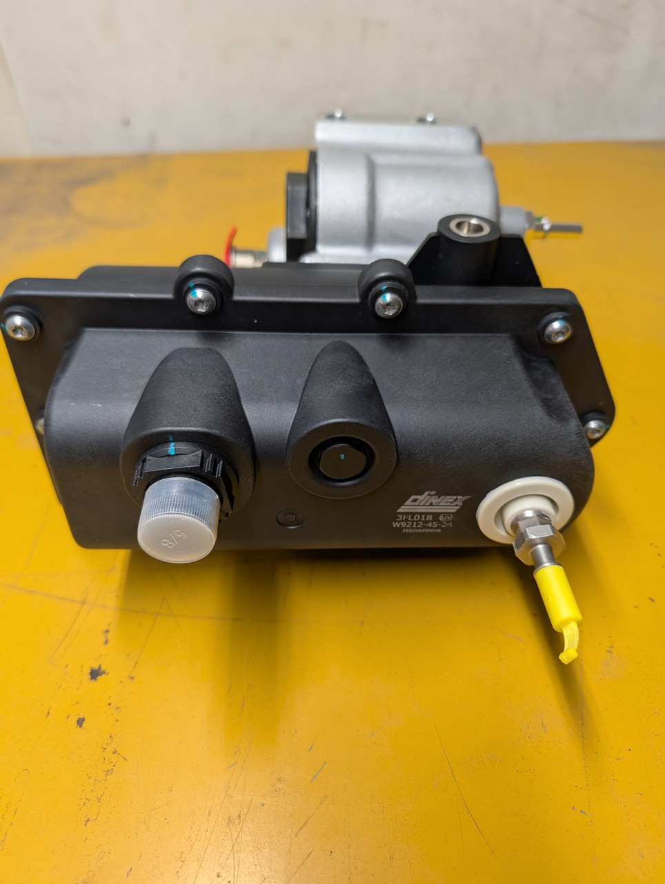 Dinex 3FL018 Air-Assisted DEF Doser Pump for Detroit Diesel – Replaces A0001402478 and A0001404378