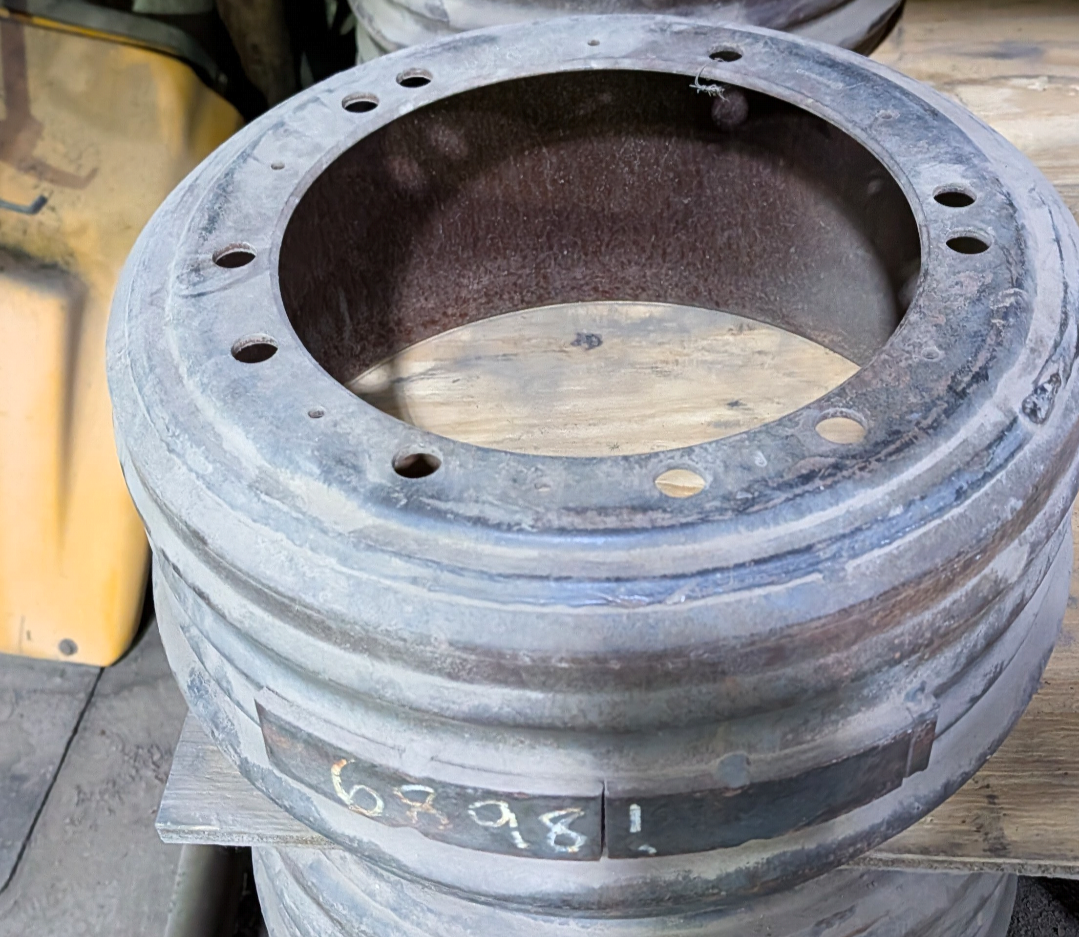 Used Webb 68981 Brake Drum – 16.5" × 7" Heavy-Duty Truck Salvage