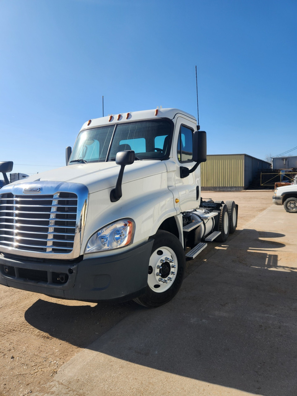 2016 Freightliner Conventional - Day Cab, Tractor