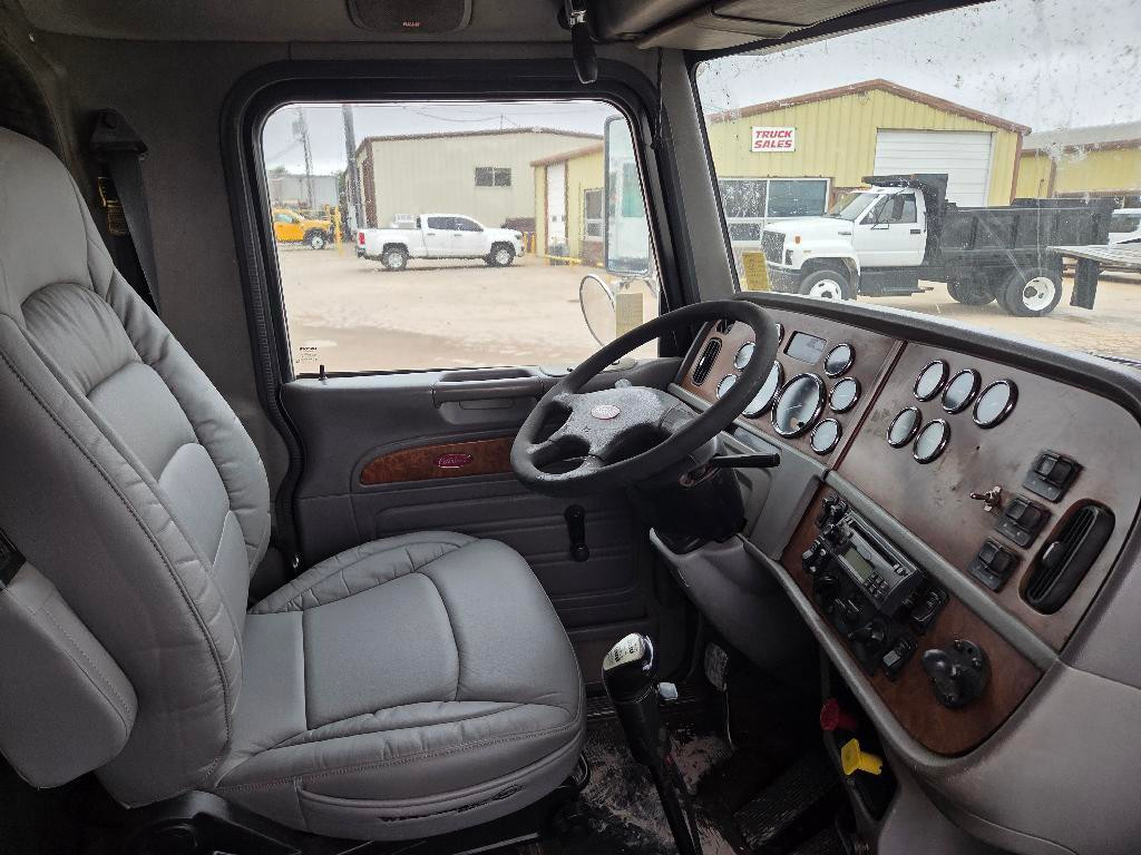 2007 Peterbilt Tractor, Conventional - Sleeper Truck - 379