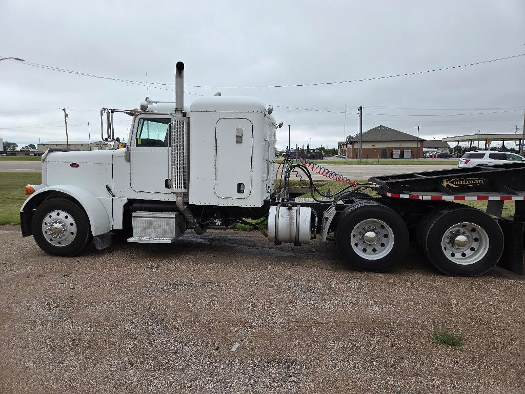 2007 Peterbilt Tractor, Conventional - Sleeper Truck - 379