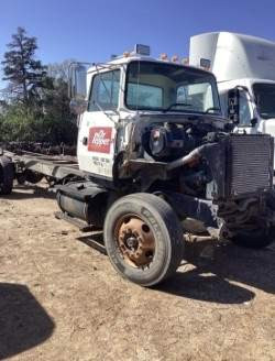 1996 FORD TRACTOR L9000