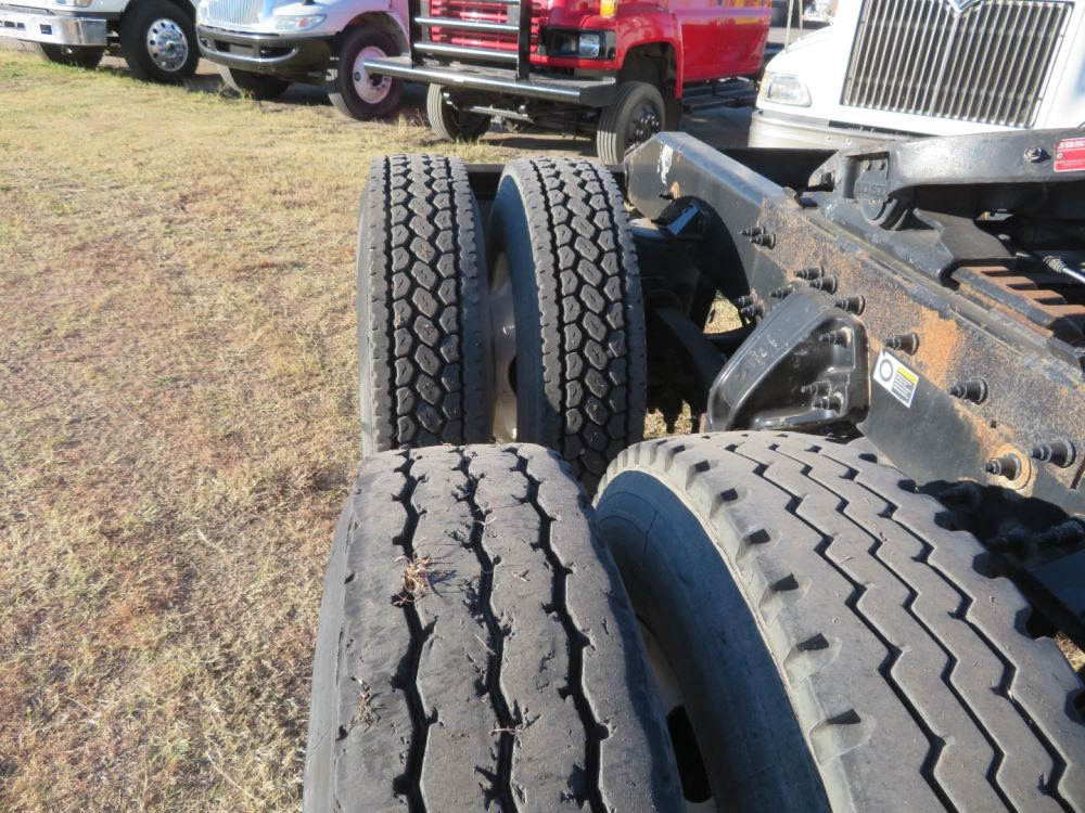 2012 PETERBILT 587