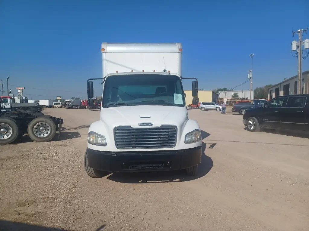 Used 2007 FREIGHTLINER Box Truck - Straight Truck, Moving Van, Contractor Truck - BUSINESS CLASS M2 106 For Sale