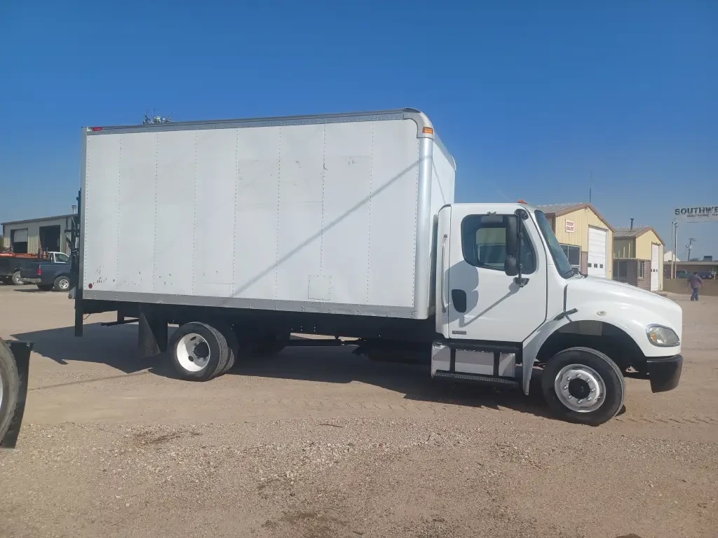 Used 2007 FREIGHTLINER Box Truck - Straight Truck, Moving Van, Contractor Truck - BUSINESS CLASS M2 106 For Sale