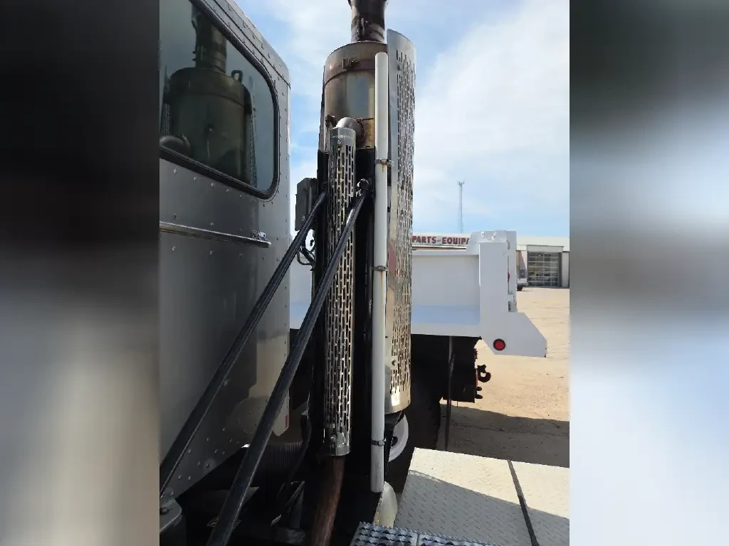 Used 2009 PETERBILT Conventional - Day Cab - 384 For Sale