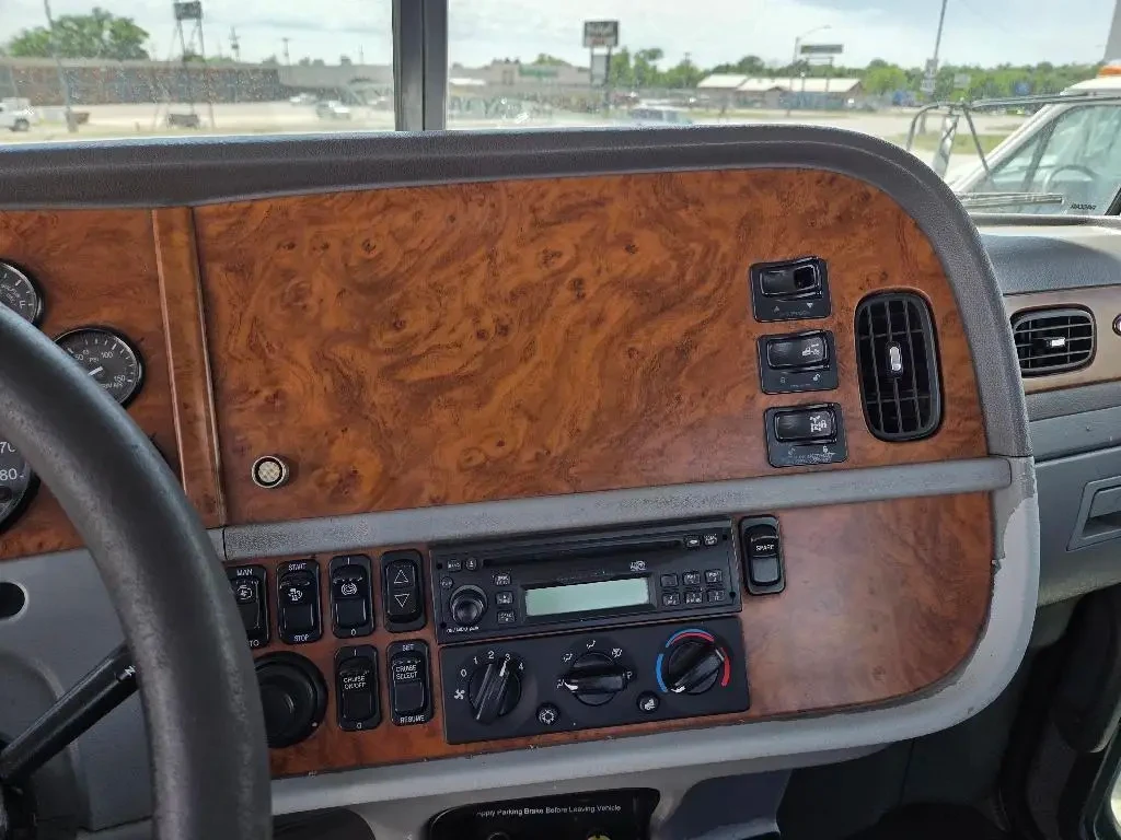 Used 2009 PETERBILT Conventional - Day Cab - 384 For Sale