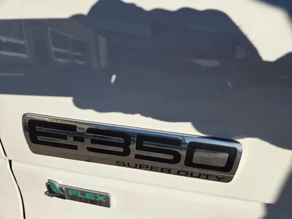 Used 2014 FORD Box Truck - Straight Truck - ECONOLINE For Sale