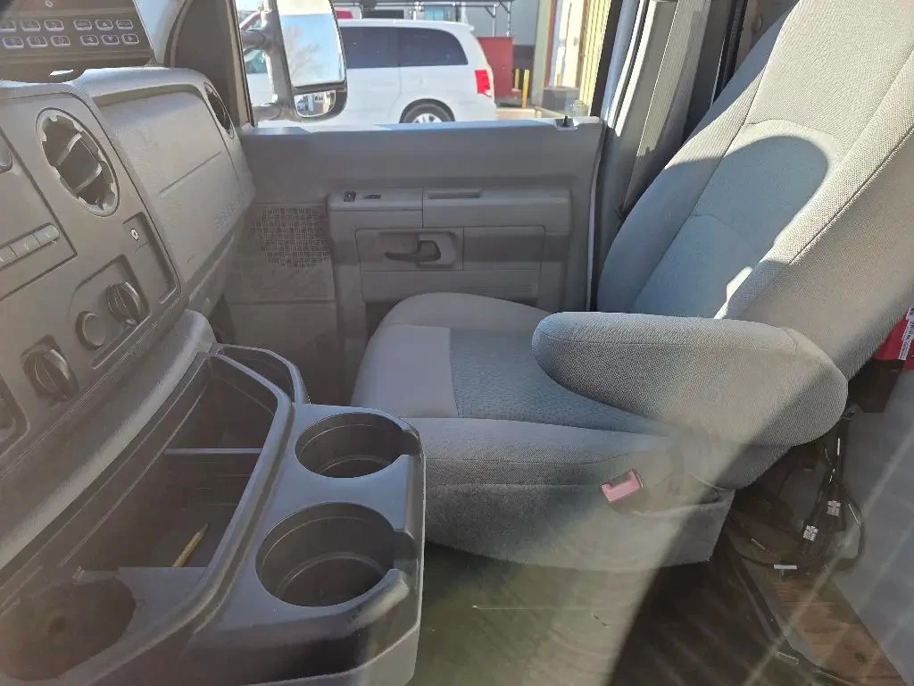 Used 2014 FORD Box Truck - Straight Truck - ECONOLINE For Sale