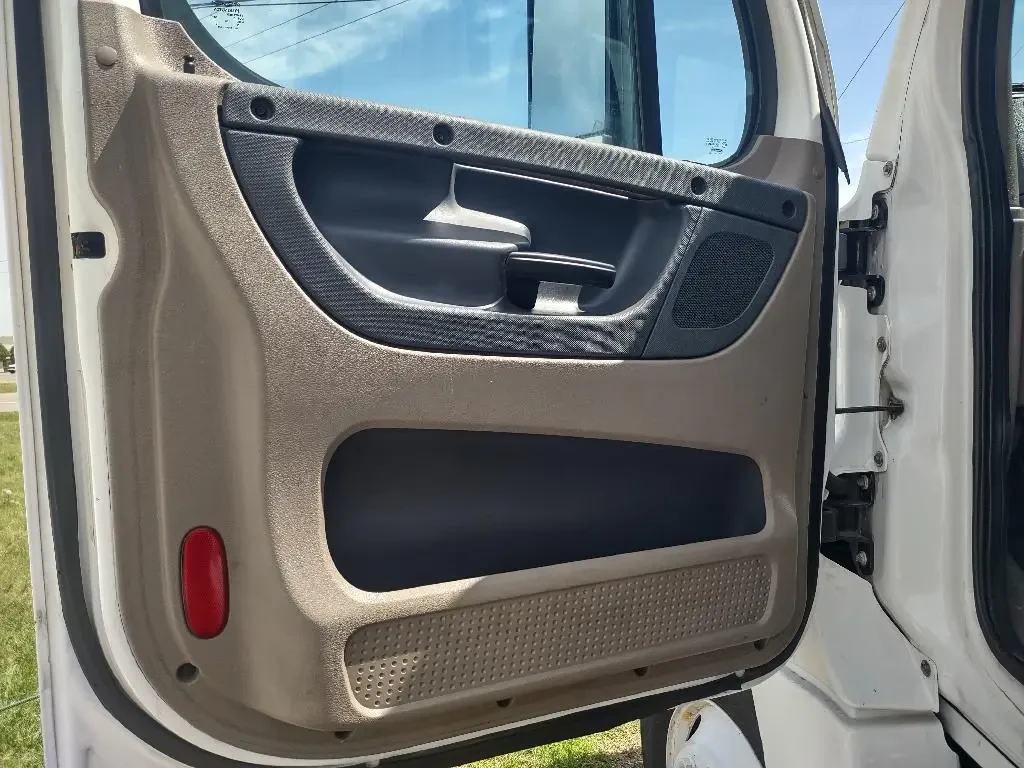 Used 2014 FREIGHTLINER Hauler - CASCADIA 125 For Sale