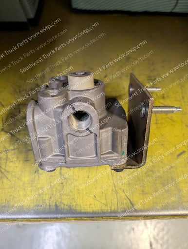 Bendix 800480 R-12DC Air Brake Relay Valve