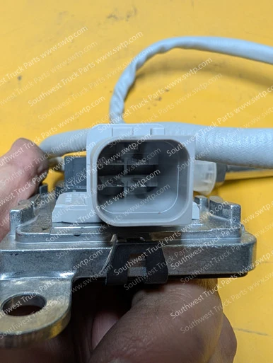 Dinex 3FL009 SCR Outlet NOx Sensor for Freightliner/Detroit Diesel – Replaces A0101538128