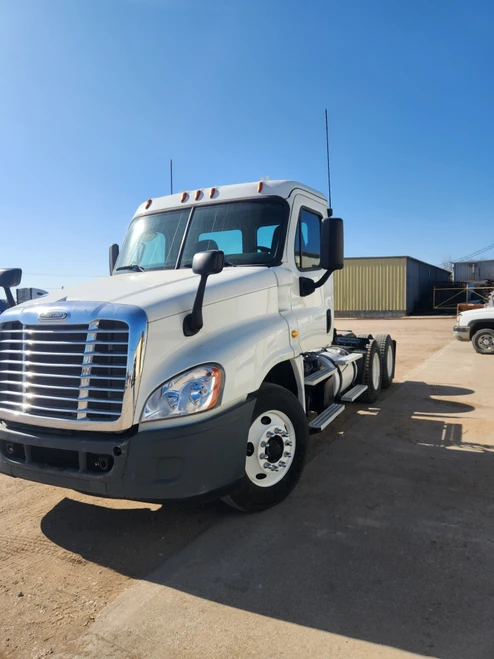 2016 Freightliner Conventional - Day Cab, Tractor