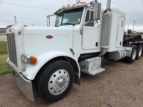 2007 Peterbilt Tractor, Conventional - Sleeper Truck - 379