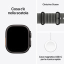Apple Watch Ultra 4 GPS + Cellular, Cassa 49 mm in titanio nero con cinturino Ocean nero traslucido