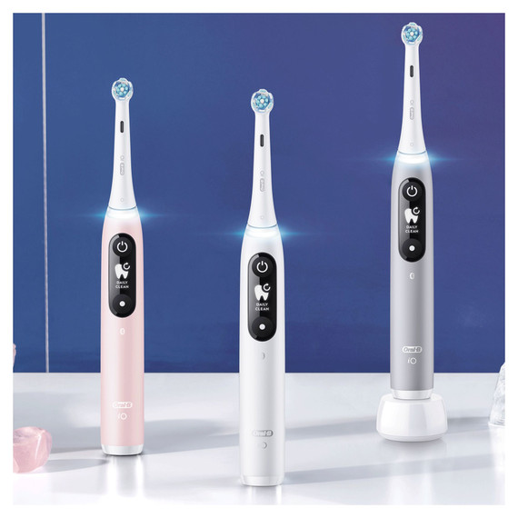 Oral-B iO - 6 - Spazzolino Elettrico Ricaricabile Bianco con Custodia da Viaggio
