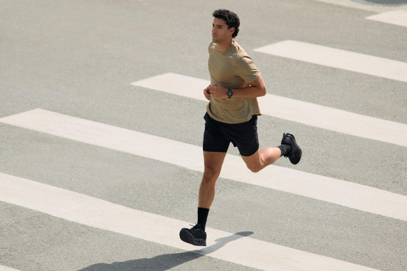 Amazfit Active Max display ultra luminoso da 1,5 pollici, 4 GB di memoria, mappe offline, monitoraggio dell'energia BioCharge
