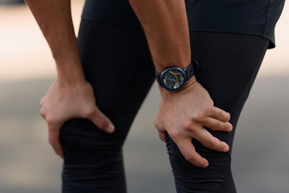 Amazfit Active Max display ultra luminoso da 1,5 pollici, 4 GB di memoria, mappe offline, monitoraggio dell'energia BioCharge