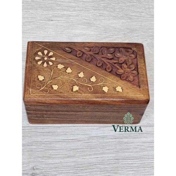 Wooden Carved Jewellery Box Eight Leaf